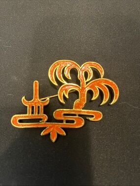 Vintage Gold Tone Pine Tree & Pagoda Gate Brooch Pin Oriental Asian Mid Century